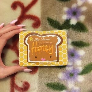 Too Faced PB and honey palette
